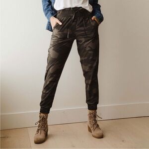Albion Camo Destination Joggers Green Size S.